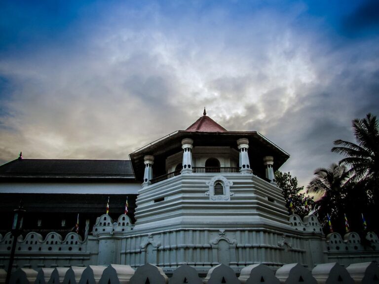 Kandy – Temple of the Sacred Tooth Relic